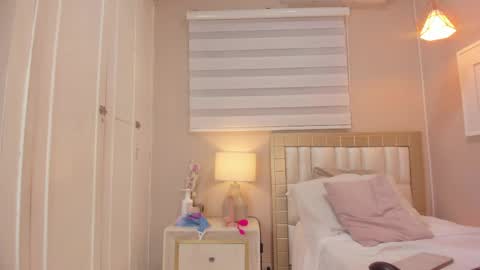 isabela__x online show from May 14, 2026, 11:39 am