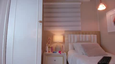 isabela__x online show from July 23, 2026, 11:41 am