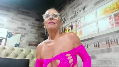 Isabela online show from June 10, 2026, 8:52 pm