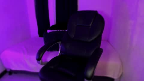 isabella online show from January 16, 2026, 12:58 am