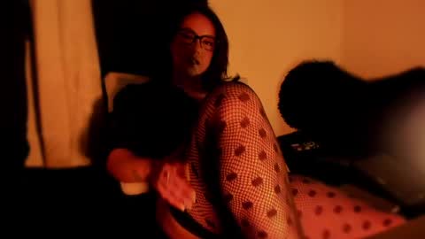 isabella online show from April 14, 2026, 2:28 am