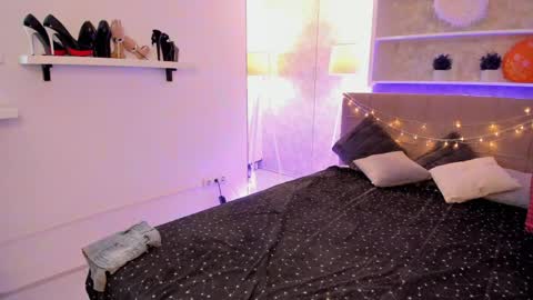 IsabelKiss online show from April 23, 2026, 5:41 am