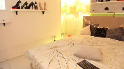 IsabelKiss online show from June 7, 2026, 7:23 am