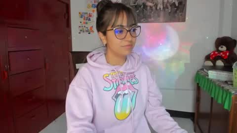 Isabella22 1 online show from February 7, 2025, 12:39 pm