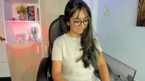 Isabella22 1 online show from February 26, 2025, 6:54 pm