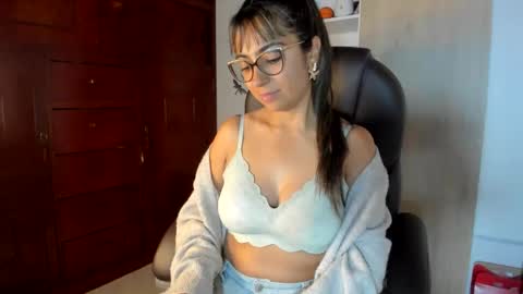 Isabella22 1 online show from February 25, 2026, 2:54 am