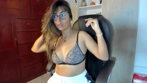 Snapshot of isabella22_1 chatting on March 25, 2026, 3:34 am Isabella22 1 online show from March 25, 2026, 3:34 am