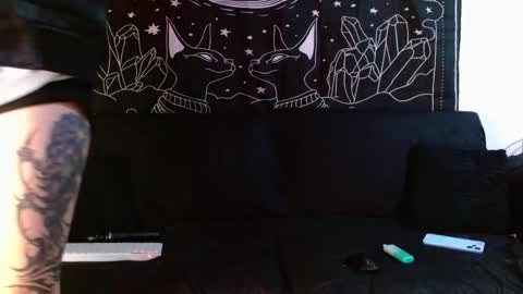    online show from November 13, 2025, 10:41 pm