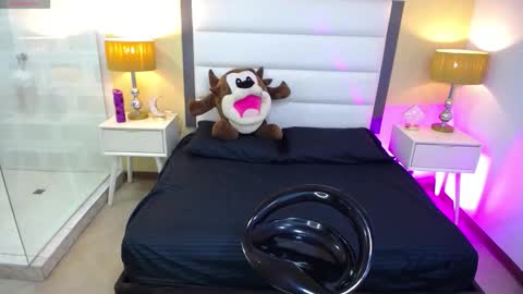 Snapshot of isabella_cherry_ chatting on October 12, 2025, 3:38 am Isa Online 11pm to 5am Colombia time online show from October 12, 2025, 3:38 am