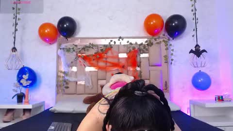 Snapshot of isabella_cherry_ chatting on October 25, 2025, 4:09 am Isa Online 11pm to 5am Colombia time online show from October 25, 2025, 4:09 am