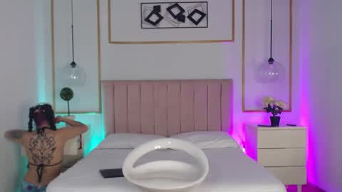 Snapshot of isabella_cherry_ chatting on November 30, 2025, 4:05 am Isa Online 11pm to 5am Colombia time online show from November 30, 2025, 4:05 am