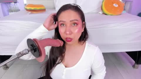 Isa online show from September 19, 2025, 3:52 am