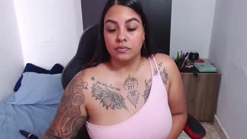 Snapshot of isabella_hots chatting on January 23, 2025, 4:04 pm estefania online show from January 23, 2025, 4:04 pm