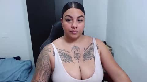 Snapshot of isabella_hots chatting on February 14, 2025, 9:13 am estefania online show from February 14, 2025, 9:13 am