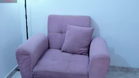 Snapshot of isabella_jones9 chatting on October 7, 2025, 11:57 pm ISABELLA online show from October 7, 2025, 11:57 pm