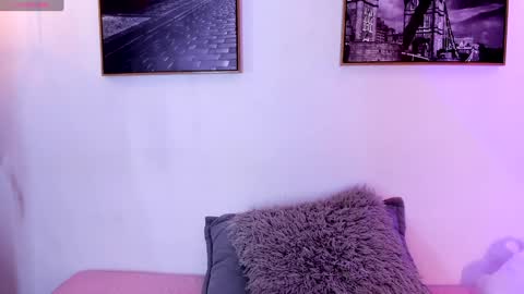 Snapshot of isabella_lopez_ chatting on January 28, 2025, 12:00 pm Isabel Lopez online show from January 28, 2025, 12:00 pm