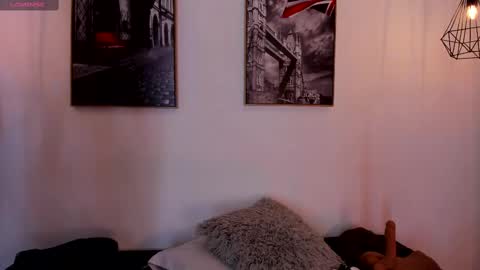 Snapshot of isabella_lopez_ chatting on March 5, 2025, 12:00 pm Isabel Lopez online show from March 5, 2025, 12:00 pm