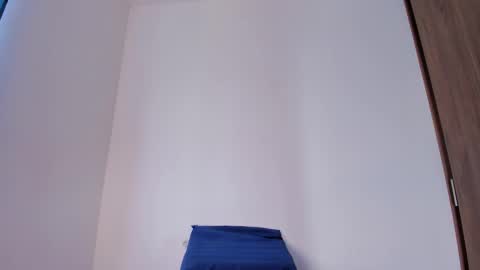 Snapshot of isabella_lopez_ chatting on November 1, 2025, 12:40 pm Isabel Lopez online show from November 1, 2025, 12:40 pm