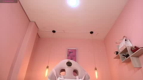 Isa  online show from February 4, 2026, 12:22 pm