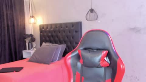 Isabella Nowa online show from April 22, 2026, 11:45 am