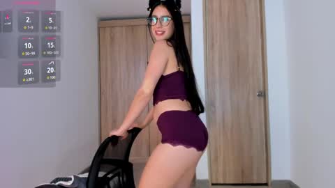 isabella_ospina online show from May 18, 2026, 4:24 pm