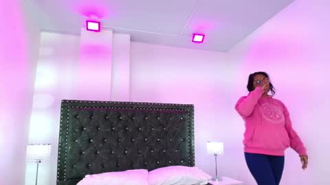 Isabella  online show from June 2, 2026, 12:07 pm