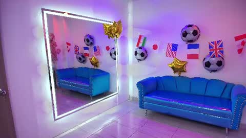 Isabella  online show from July 7, 2026, 7:40 pm