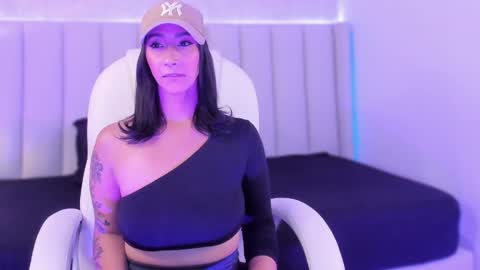 Isa  online show from December 11, 2024, 10:06 pm