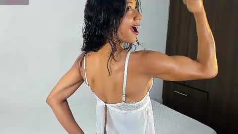 Snapshot of isabella_savina chatting on June 25, 2026, 11:31 pm Isabella online show from June 25, 2026, 11:31 pm