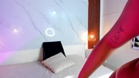 isabella zc online show from October 10, 2025, 8:08 pm