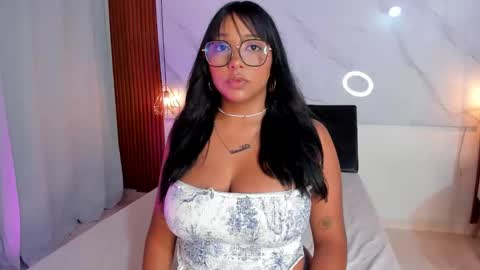 isabella zc online show from December 4, 2025, 8:50 pm