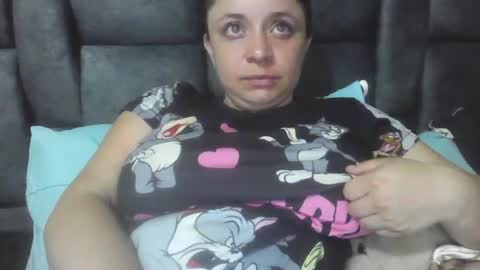 isabellaa_hills_ online show from June 1, 2026, 3:47 pm