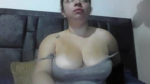 isabellaa_hills_ online show from June 10, 2026, 4:39 pm