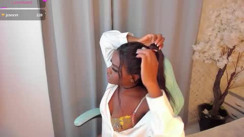 Snapshot of isabellabroms21 chatting on November 28, 2025, 9:39 pm v online show from November 28, 2025, 9:39 pm