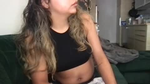 isabellaelizabeth online show from July 16, 2026, 9:32 pm