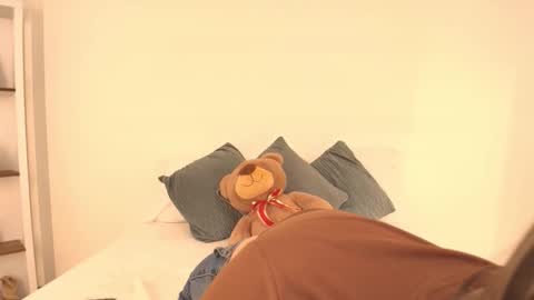 Isabella  online show from February 5, 2026, 1:27 pm