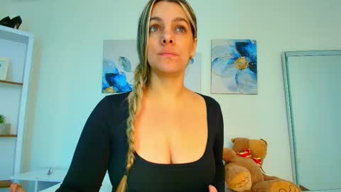 Isabella  online show from March 9, 2026, 1:59 pm