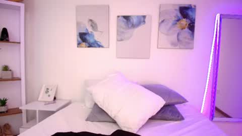 Isabella  online show from July 28, 2026, 4:39 pm
