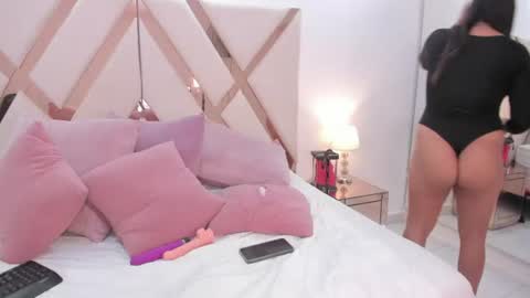 Isabella  online show from June 25, 2026, 4:34 am