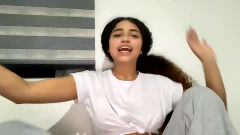 Isabella.. back again  online show from December 17, 2024, 3:06 am