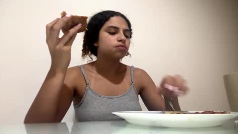 Isabella.. back again  online show from September 20, 2025, 2:01 am