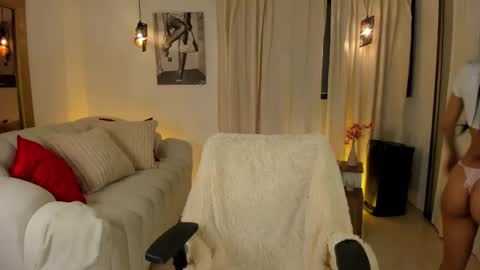 ISABELLA  online show from May 14, 2026, 3:52 pm