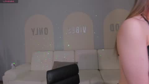 Isabella Moretti online show from July 25, 2026, 4:10 am