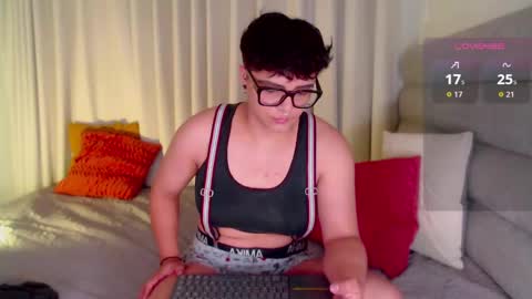 Isabella Mout  online show from May 7, 2026, 11:37 am