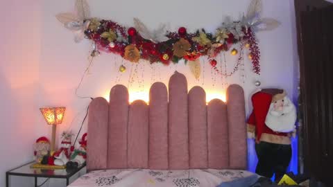 Snapshot of isabellas_smith chatting on December 21, 2024, 9:15 pm Martina IG martissmith01 online show from December 21, 2024, 9:15 pm