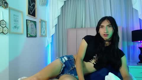 Snapshot of isabelledaza chatting on December 2, 2025, 1:05 pm Isabelle Daza online show from December 2, 2025, 1:05 pm