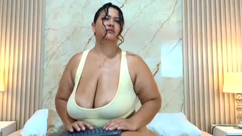 IsabellMendez online show from July 28, 2026, 10:42 pm