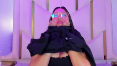 isabellrodriguez18 online show from April 16, 2026, 3:40 am