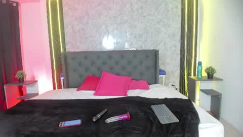 isachloe online show from July 14, 2026, 3:44 am