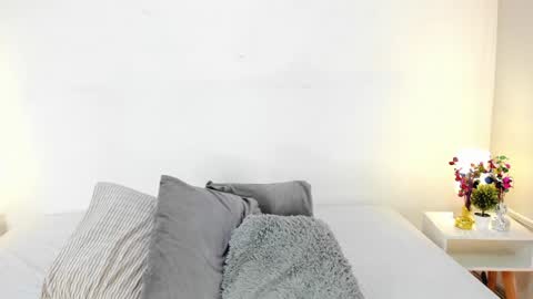 isameow online show from December 5, 2024, 10:12 pm